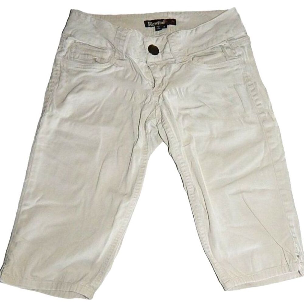 Rewind women's junior's size 3 tan cream khaki Bermuda length shorts